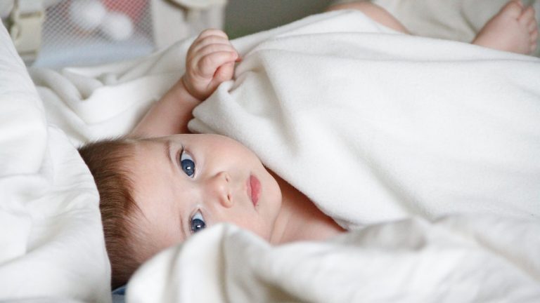 mejor postura de un bebe con mocos