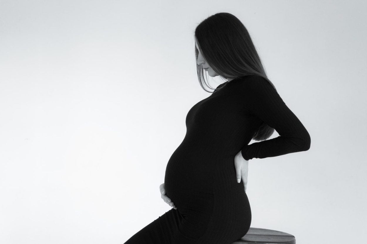 mujer embarazada con dolor de ciática