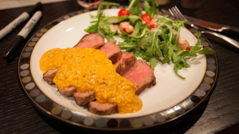 plato con salsa de romesco
