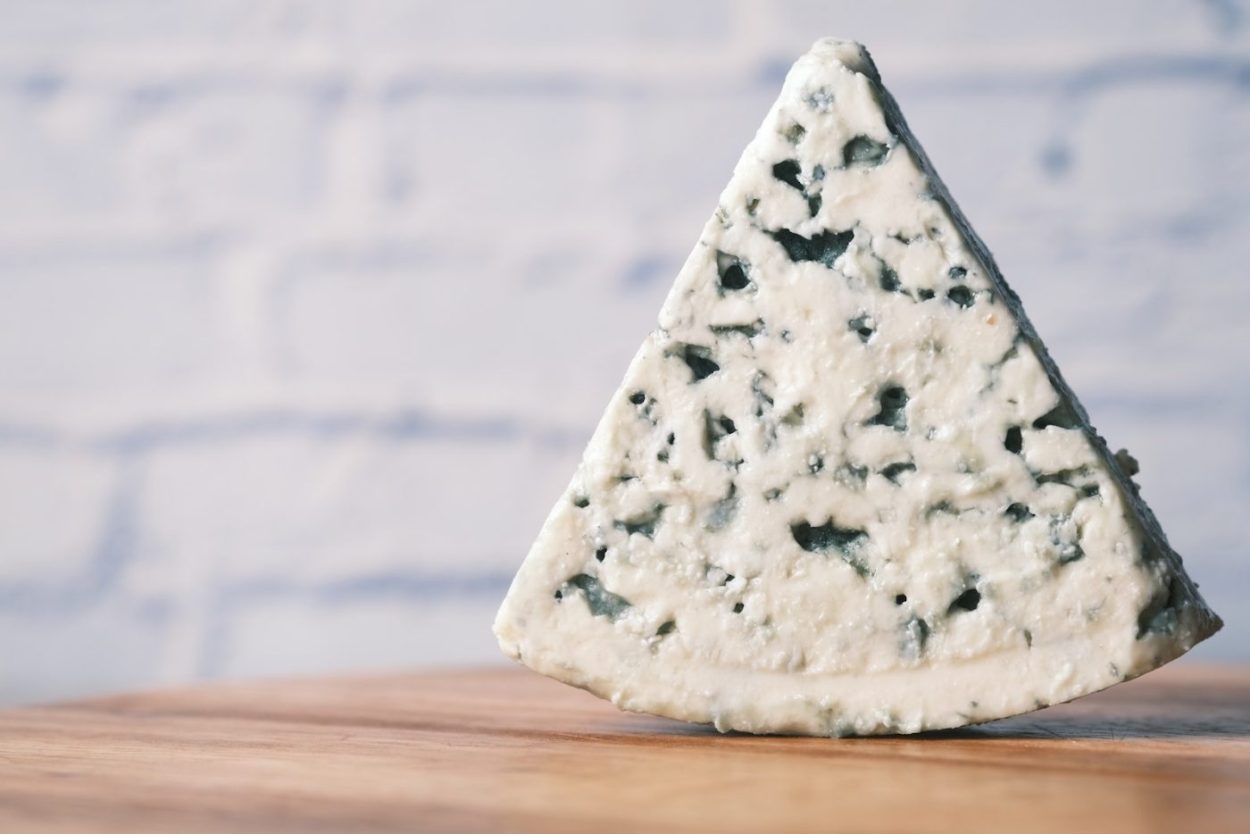 trozo de queso roquefort