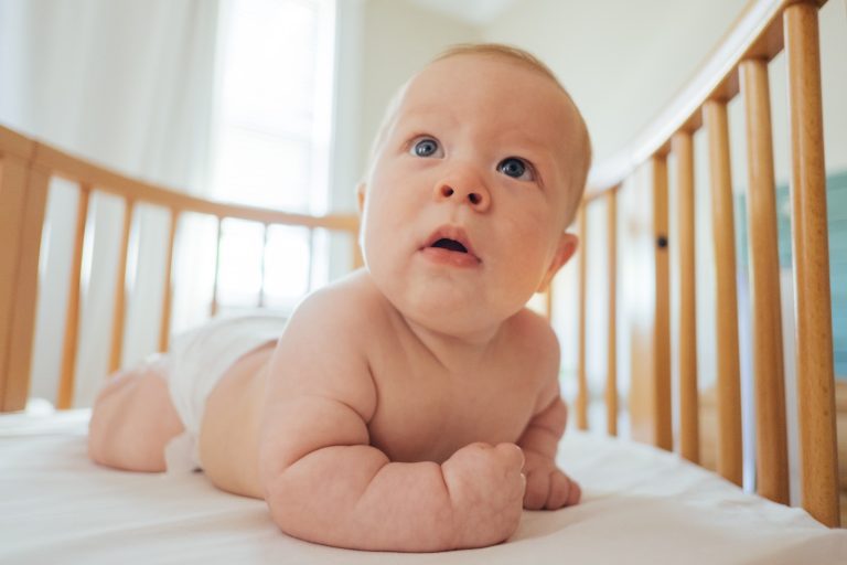 ¿Cuándo empiezan a ver los bebés?